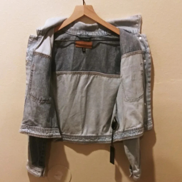 Blank NYC patchwork cutout sleeve cropped jacket blue. Size M (US) (NWT) - Picture 5 of 8